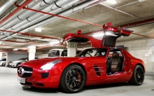  Mercedes-Benz SLS    